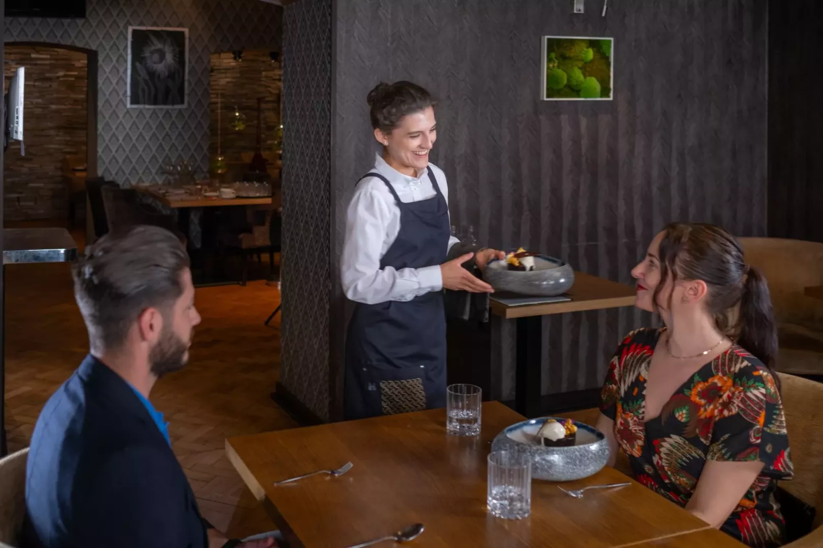 NABÍDKA A SERVIS DEZERTŮ A KÁVY